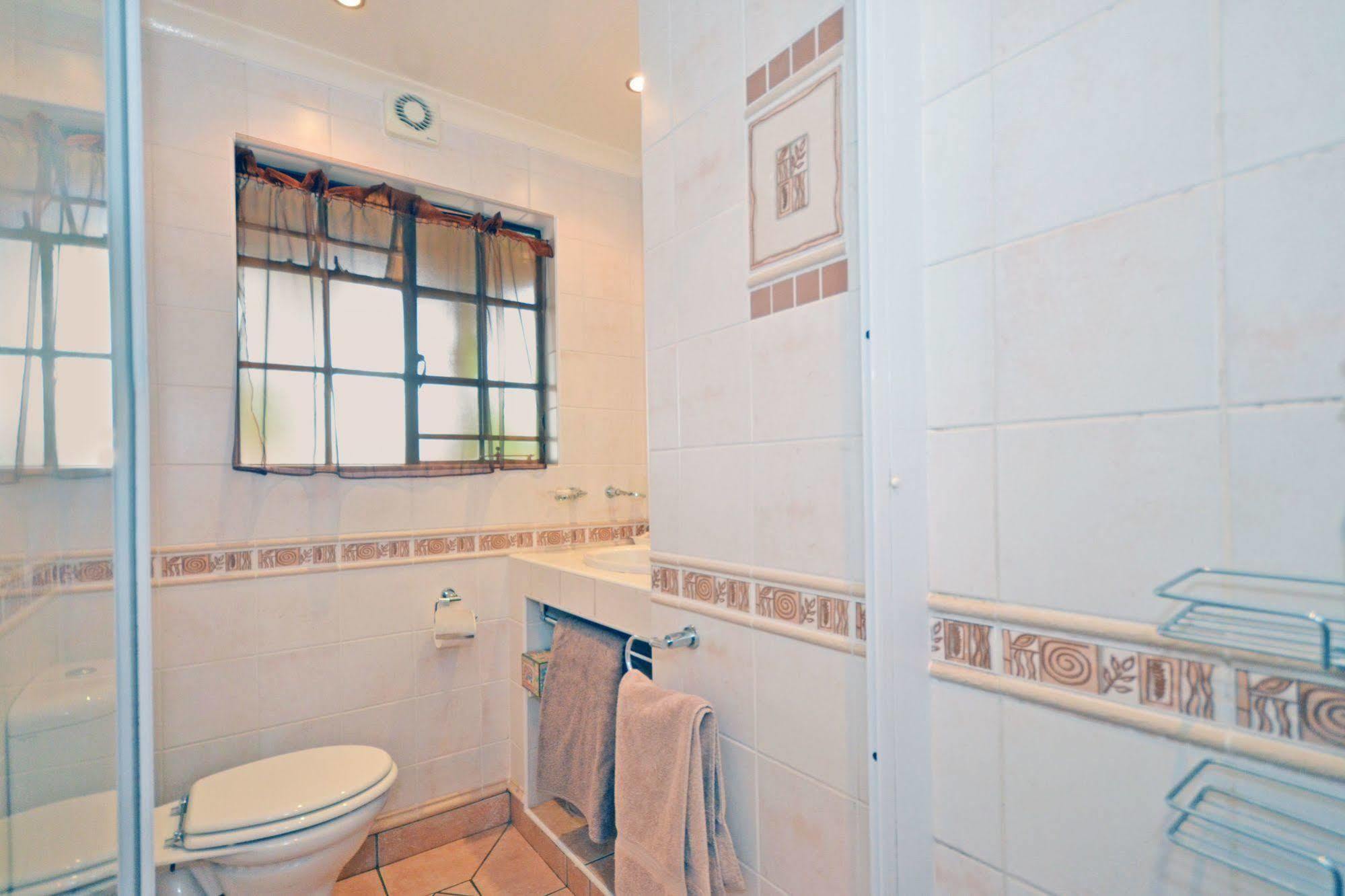 Cherry Tree Cottage B&B Linden Johannesburg Bagian luar foto