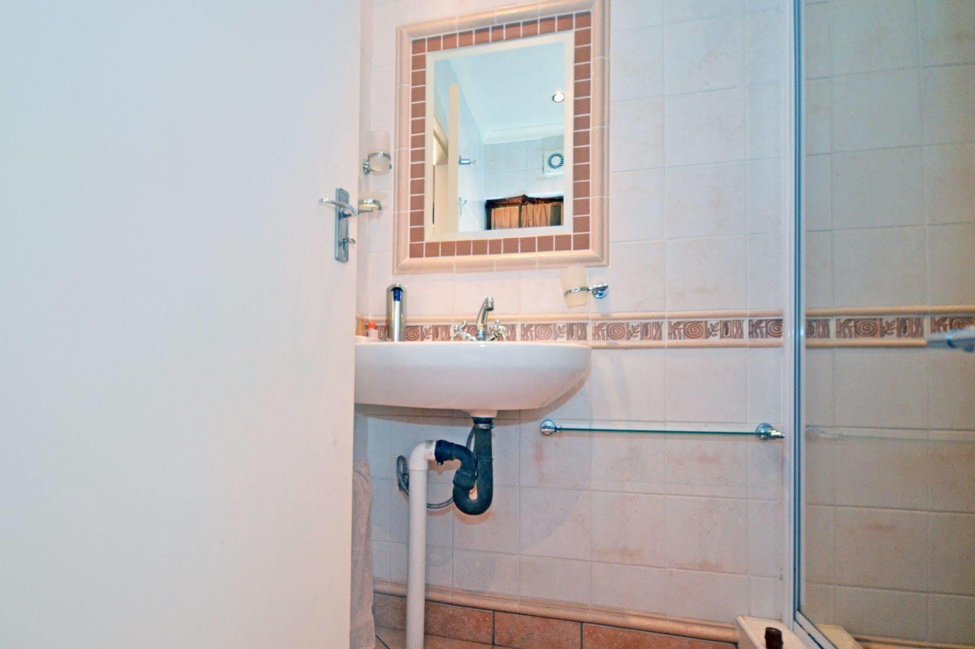 Cherry Tree Cottage B&B Linden Johannesburg Bagian luar foto
