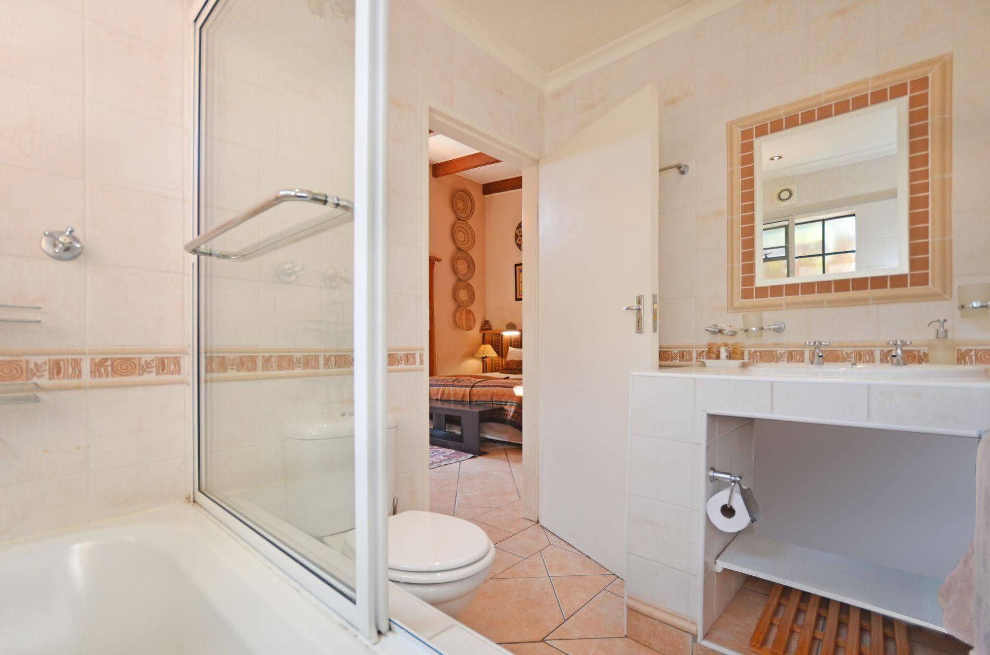 Cherry Tree Cottage B&B Linden Johannesburg Bagian luar foto