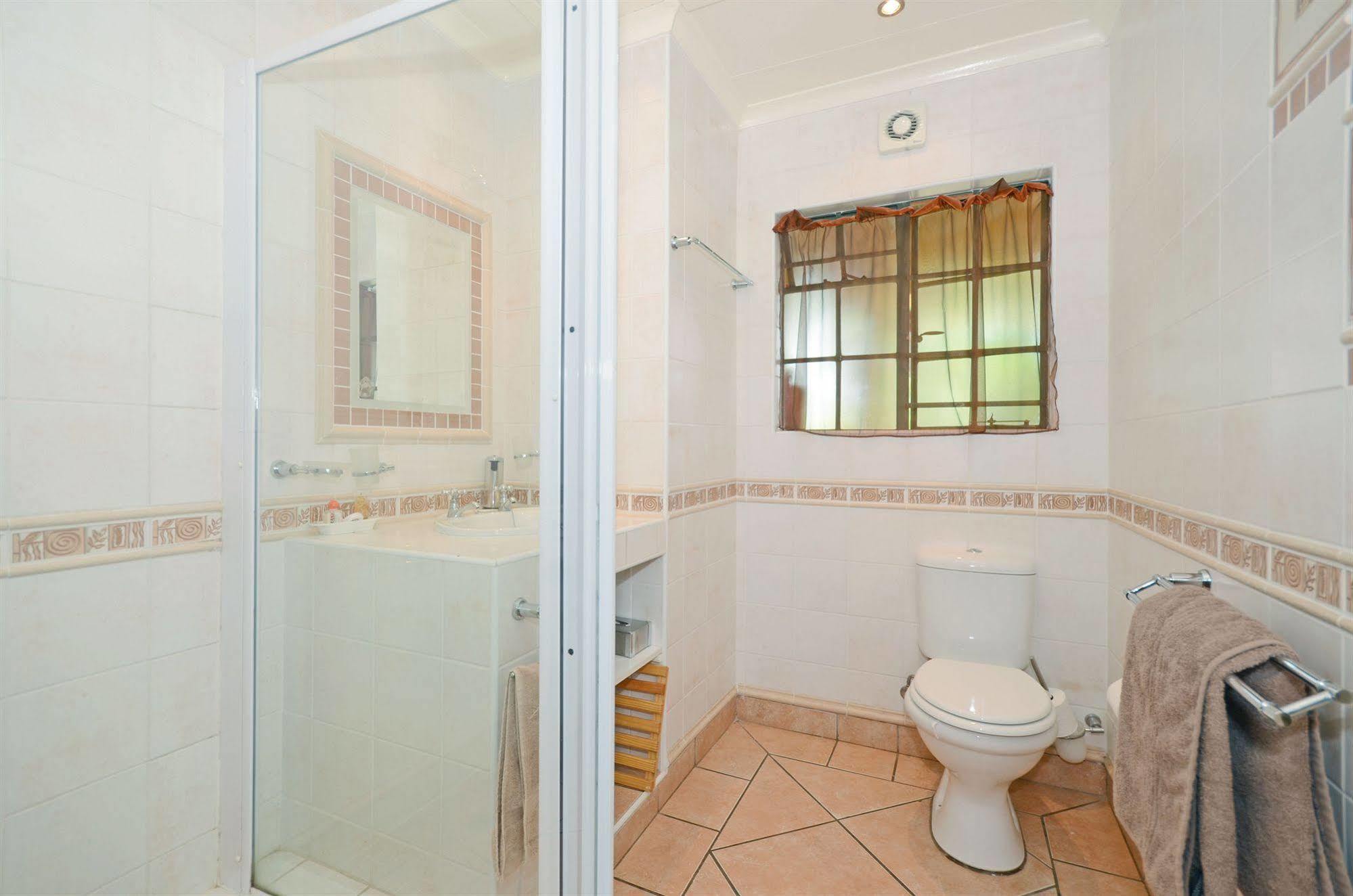 Cherry Tree Cottage B&B Linden Johannesburg Bagian luar foto