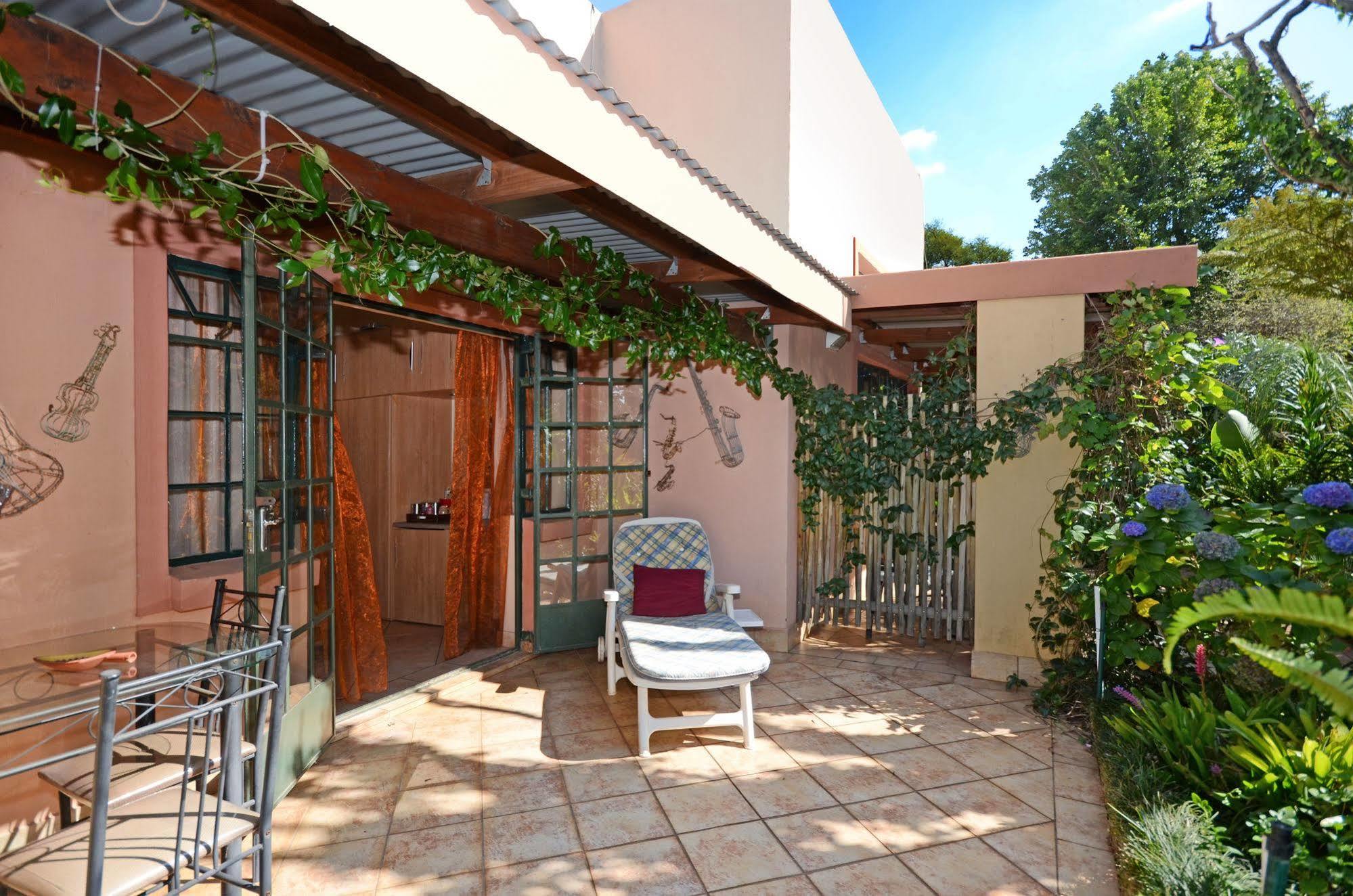 Cherry Tree Cottage B&B Linden Johannesburg Bagian luar foto