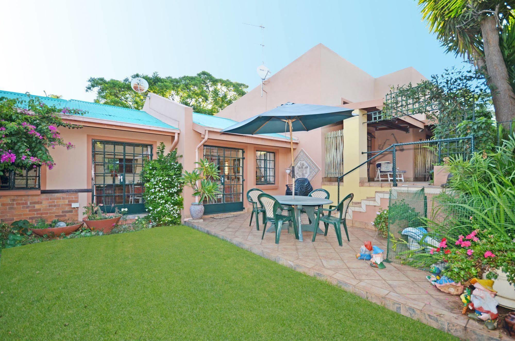 Cherry Tree Cottage B&B Linden Johannesburg Bagian luar foto